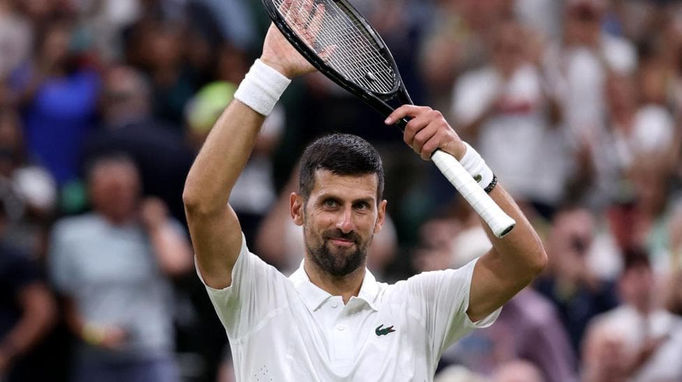 Djokovic Dominates Tsitsipas to Advance at Wimbledon